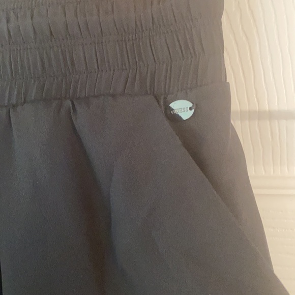 Guess black satin skirt - Picture 2 of 4